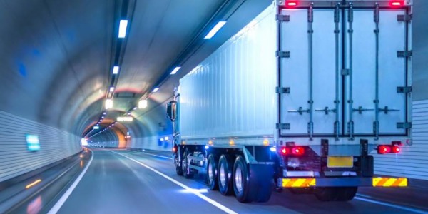Accesorios imprescindibles para la sujeción de carga en transporte industrial