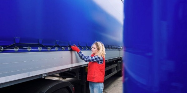 Carrocería lona para camión: ventajas frente a semilonas