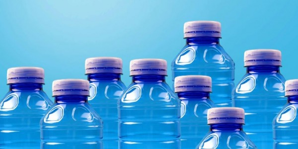 Camión botellero con puertas traseras corredizas: funcionalidad y ahorro