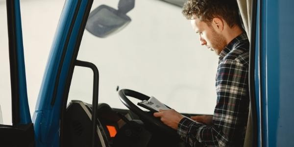 ¿Qué documentación debe llevar un conductor en su camión?