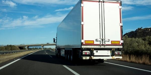 ¿Cómo ahorrar combustible al conducir tu camión?